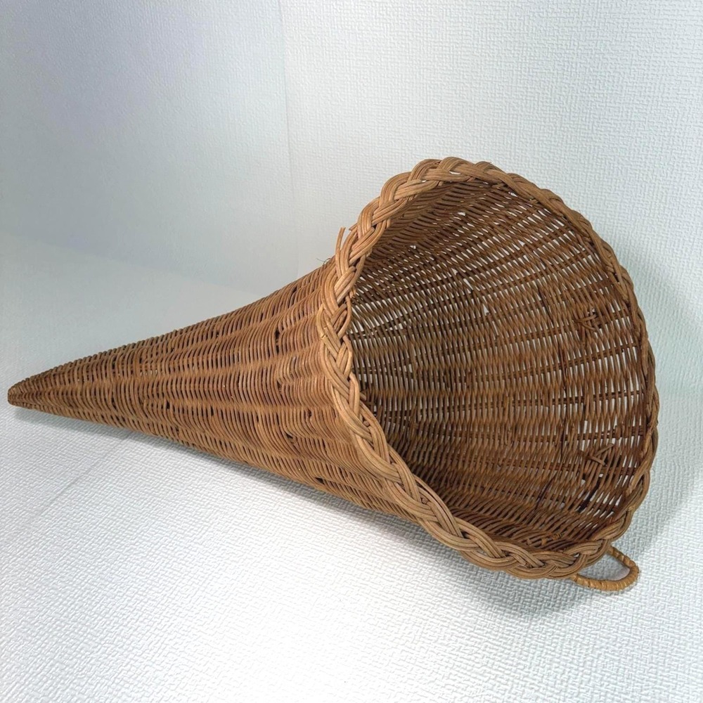 VTG Wicker Cornucopia Basket 19in Brown Woven Horn of Plenty Wall Hanging Decor